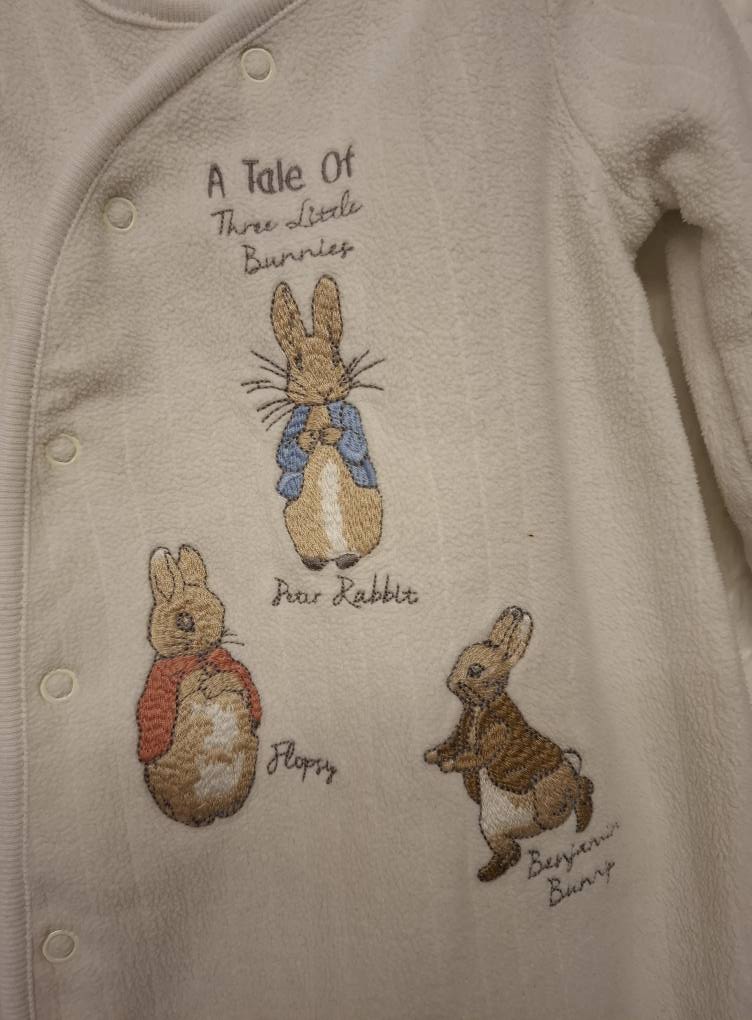 0-3: Peter Rabbit Fleeced Sleepsuit