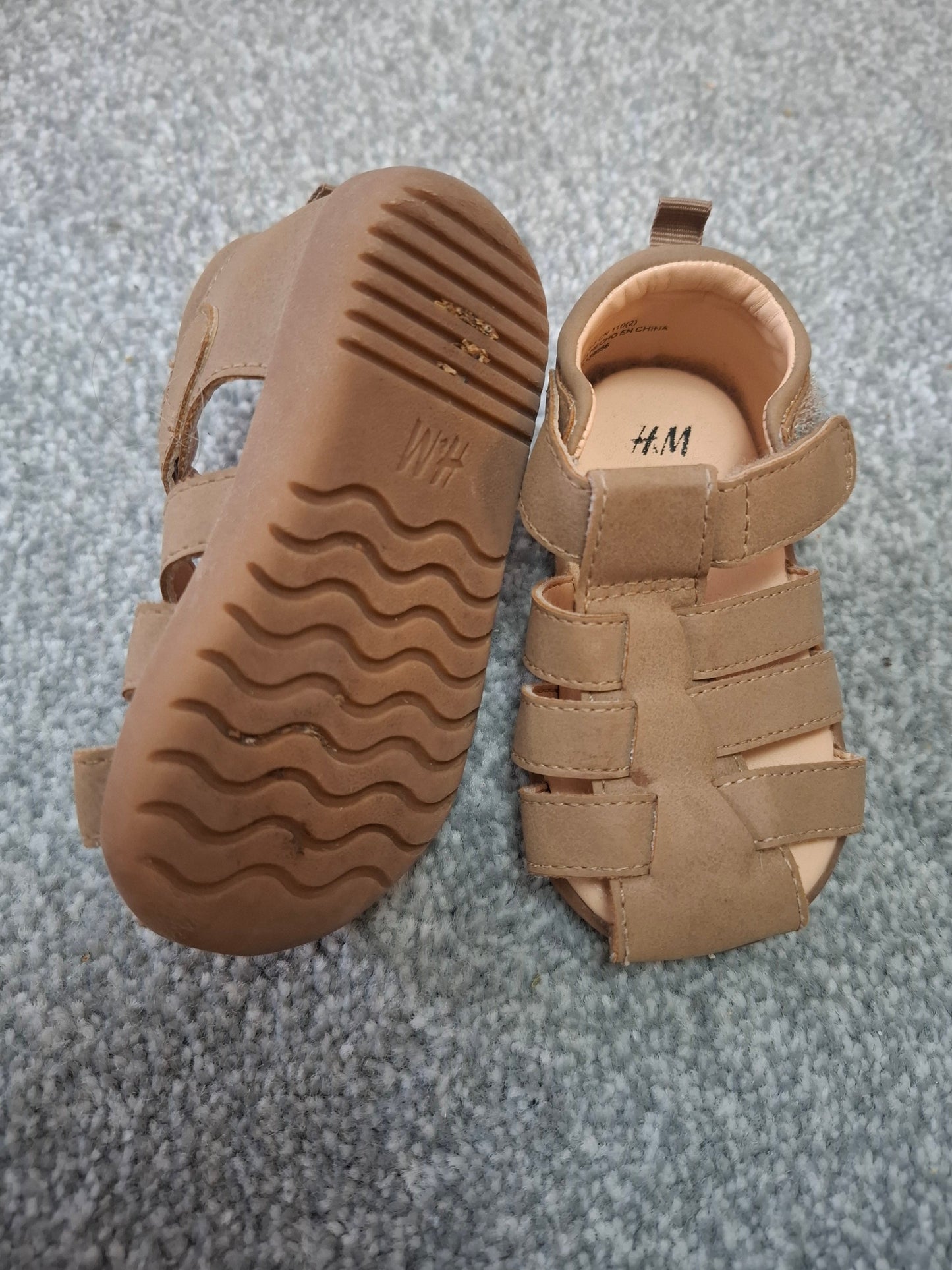 Size 3.5-4: Tan Velcro Sandals