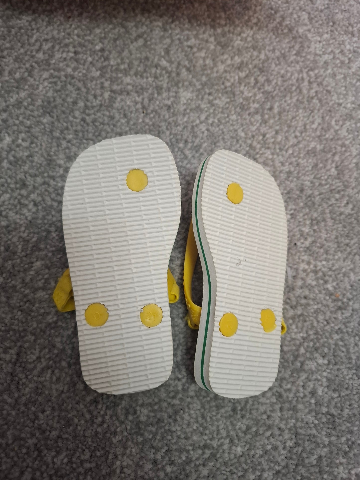 Size 6: Havaianas