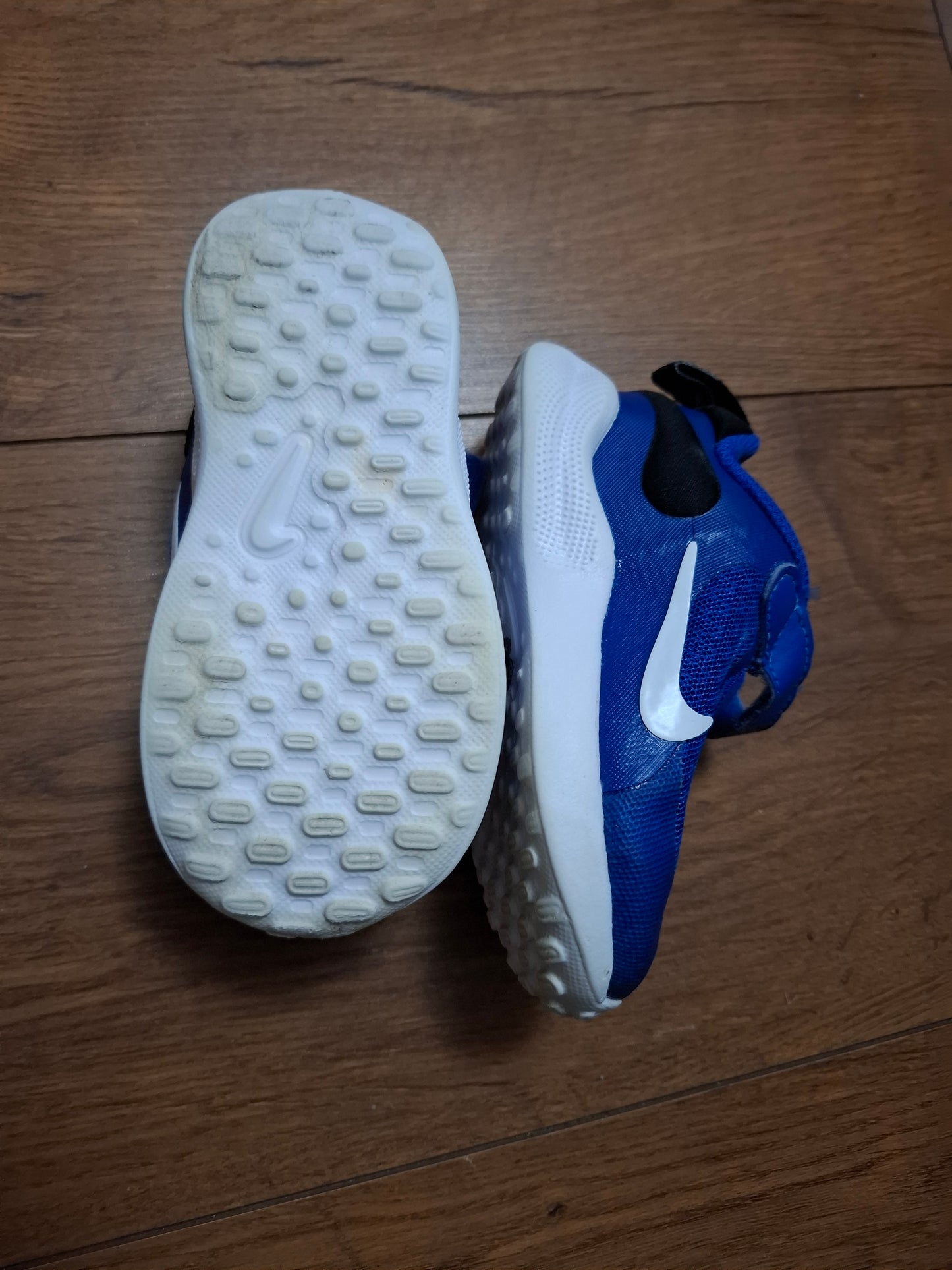 Size 5.5: Nike Revolution 7 Toddler Trainers