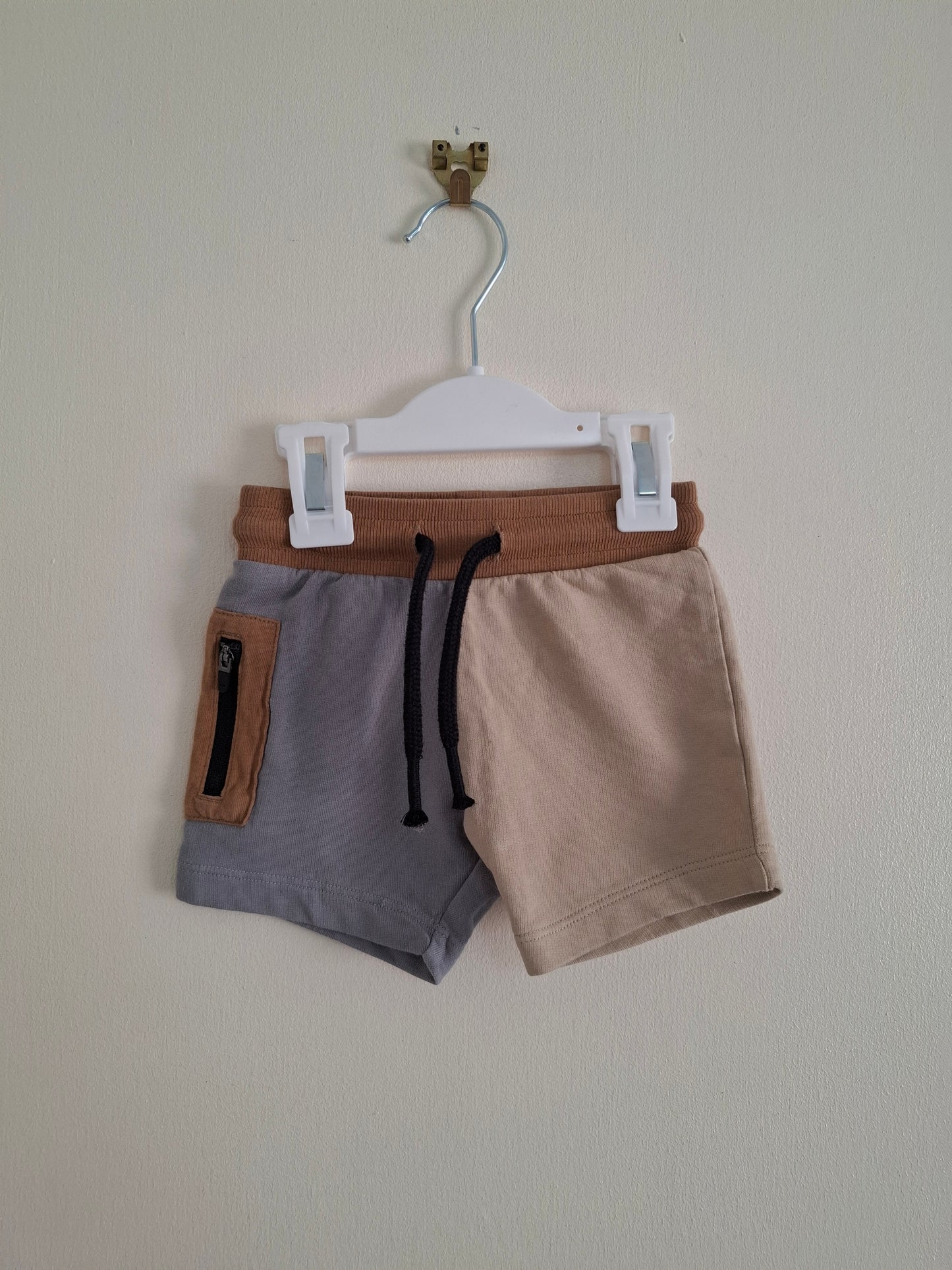 6-9m: Next Block Colour Shorts