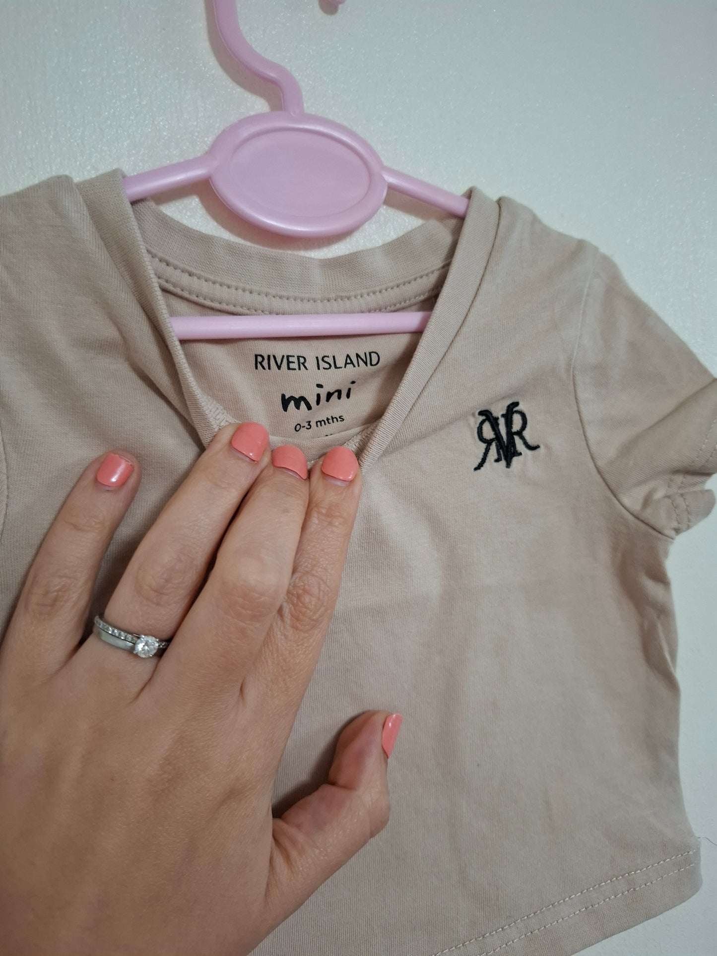 0-3m: River Island Beige T-shirt