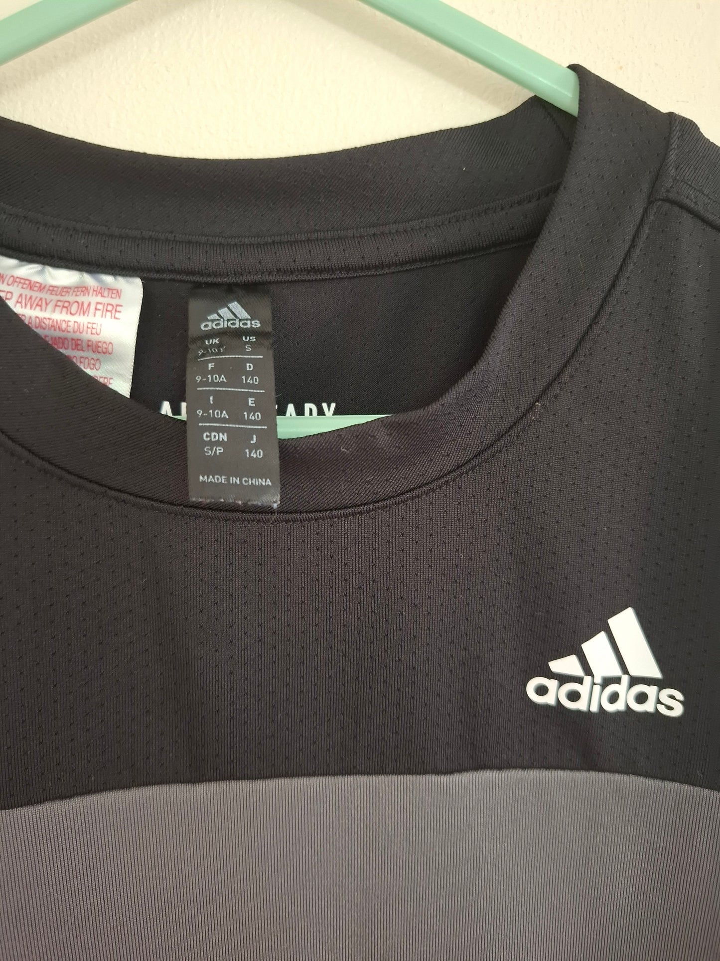 9-10y: Adidas Aeroready Tshirt