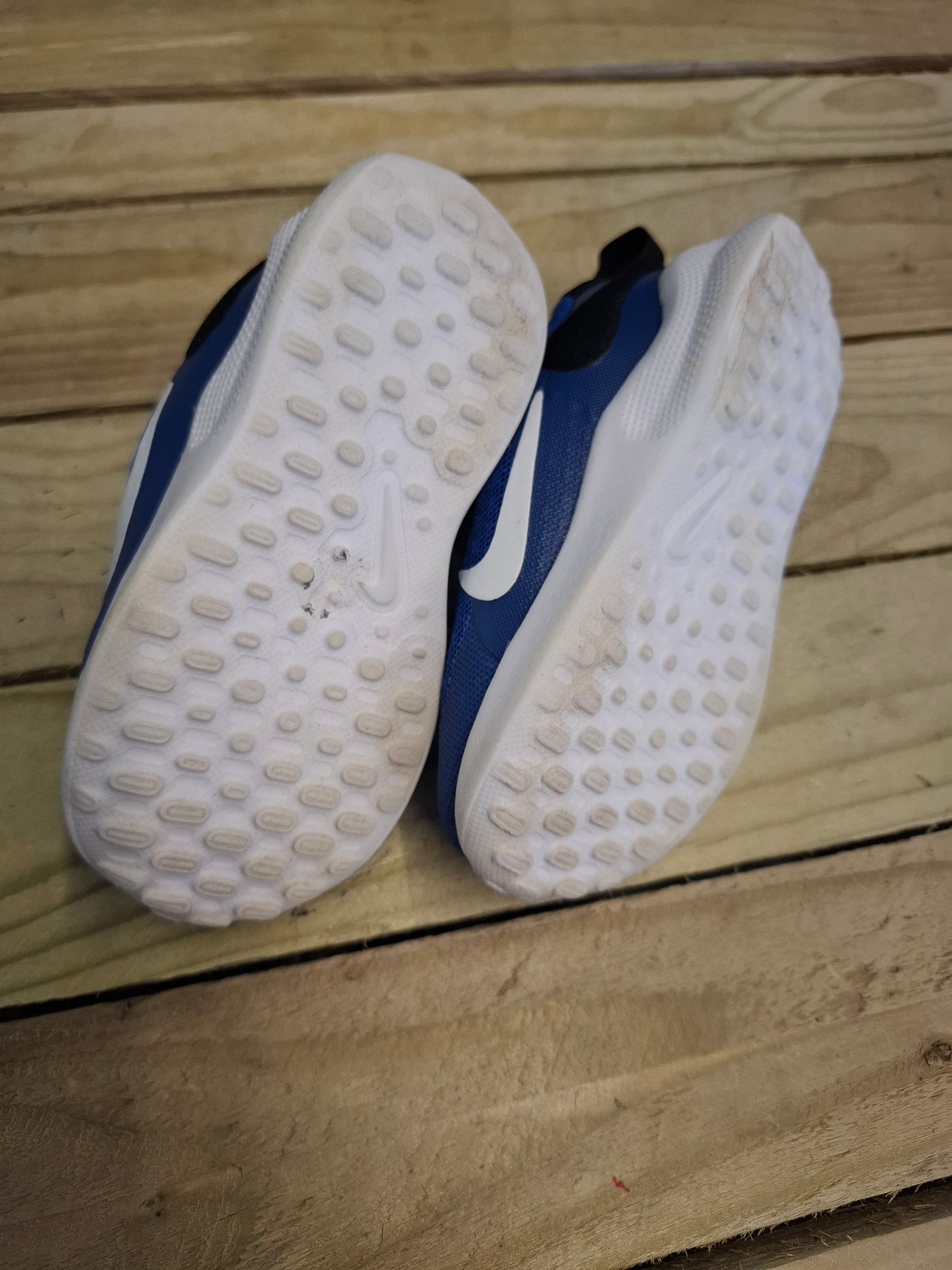 Size 5.5: Nike Revolution 7 Trainers