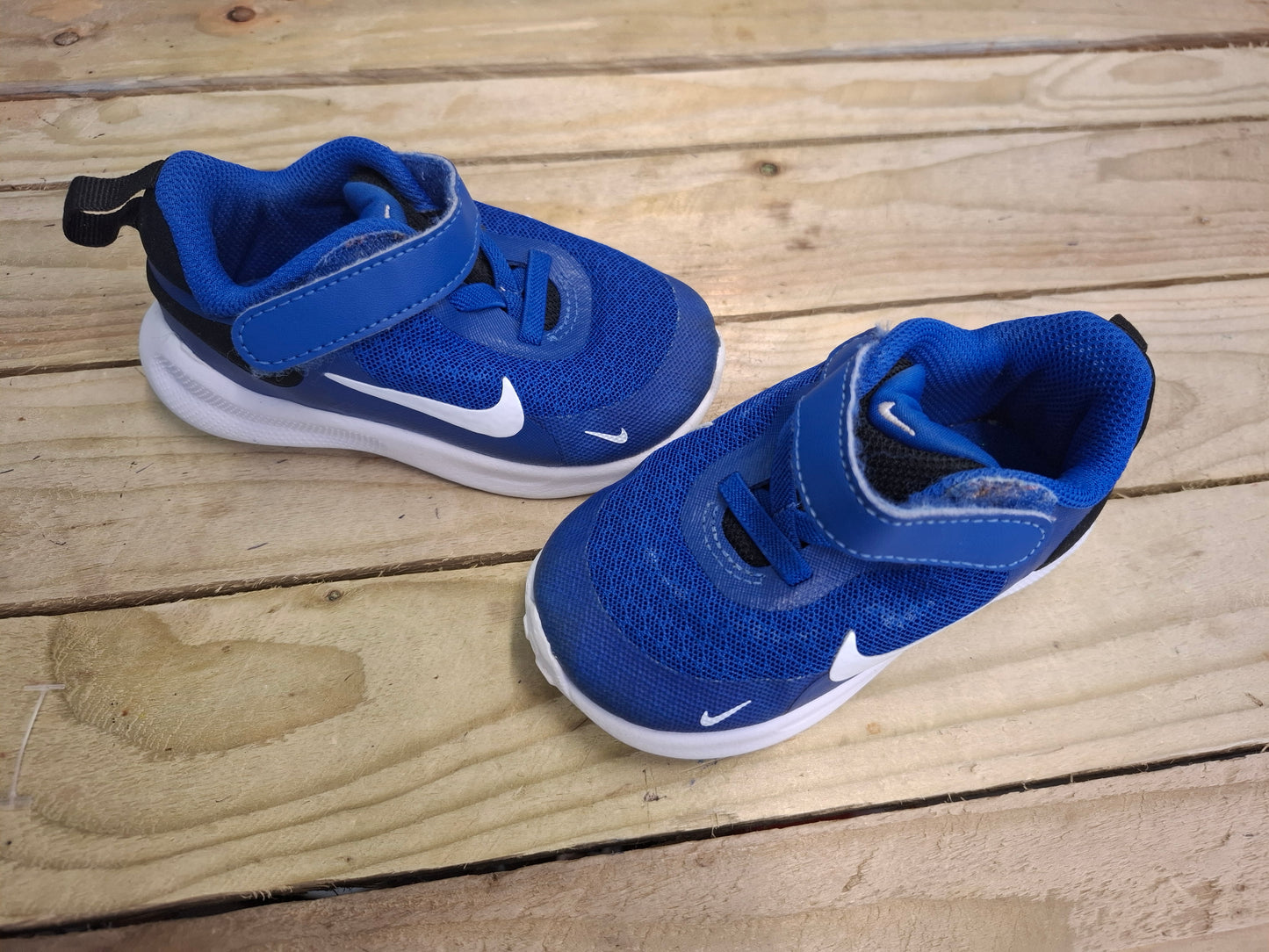 Size 5.5: Nike Revolution 7 Trainers