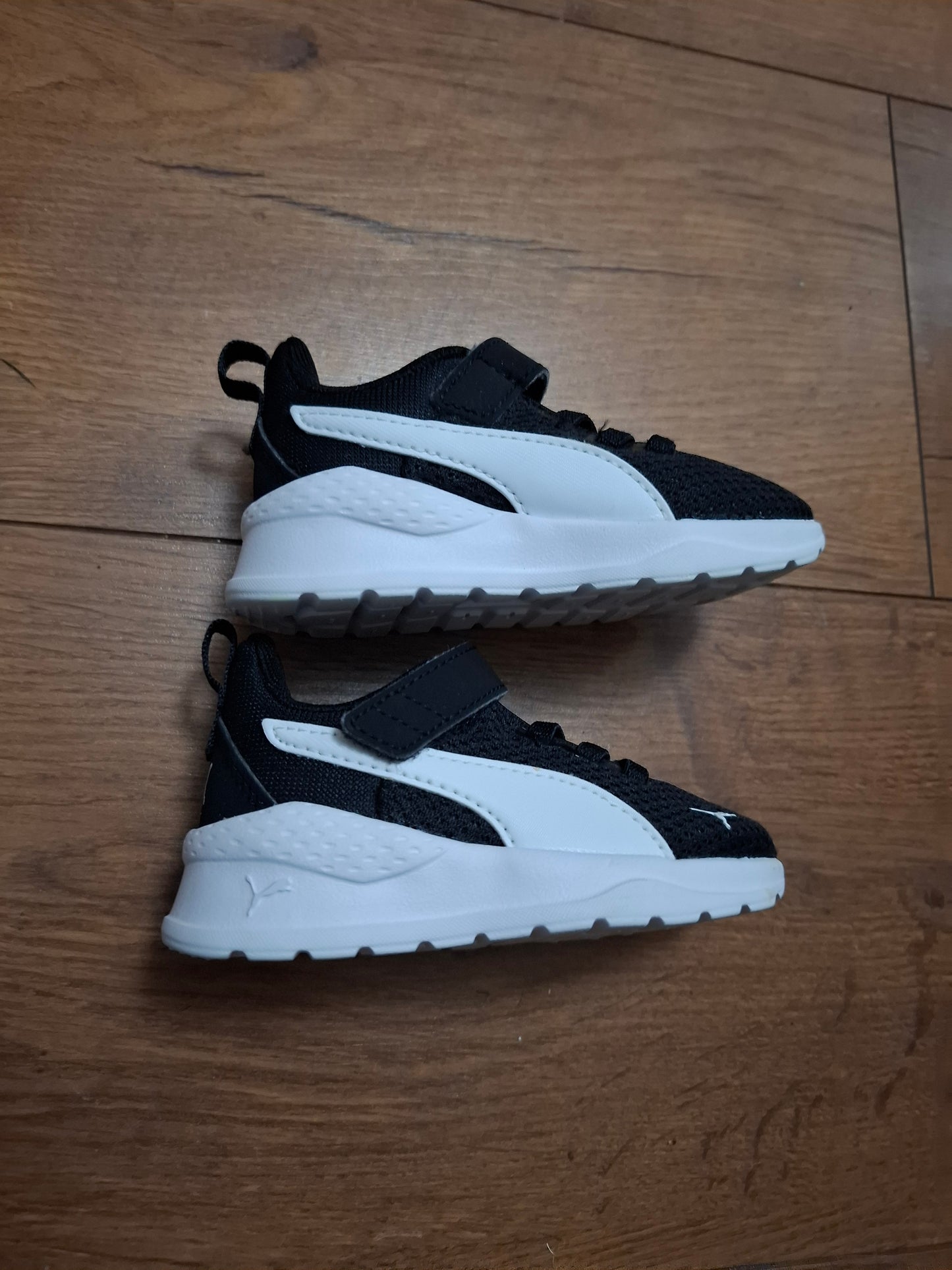 Size 4: As New Puma Anzarun Lite Trainers