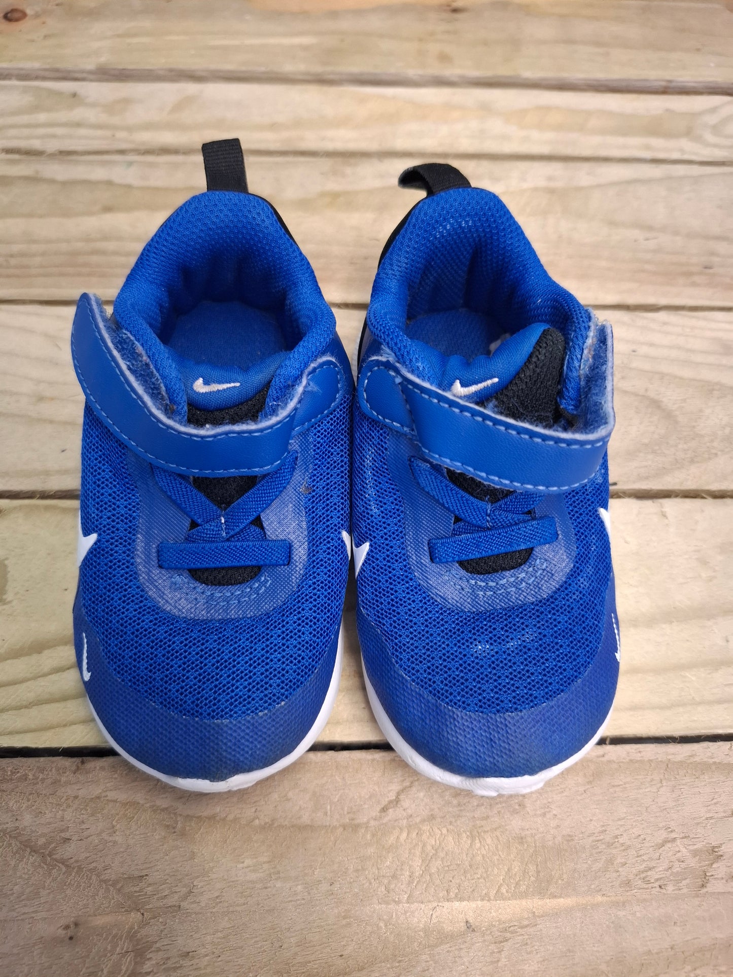 Size 5.5: Nike Revolution 7 Trainers
