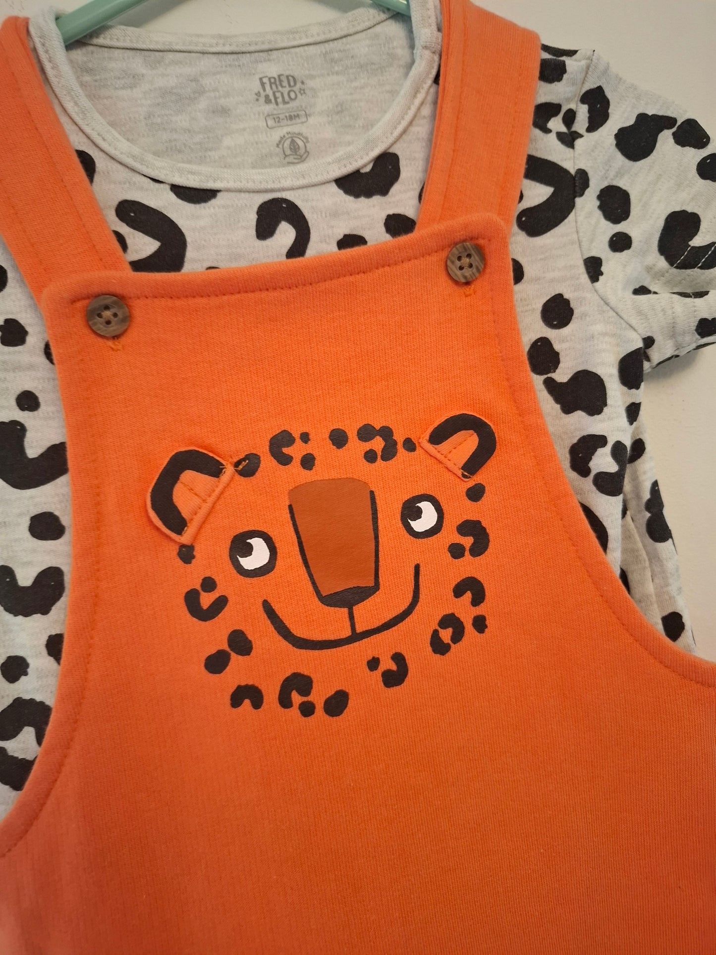 12-18m: Leopard Dungaree Set