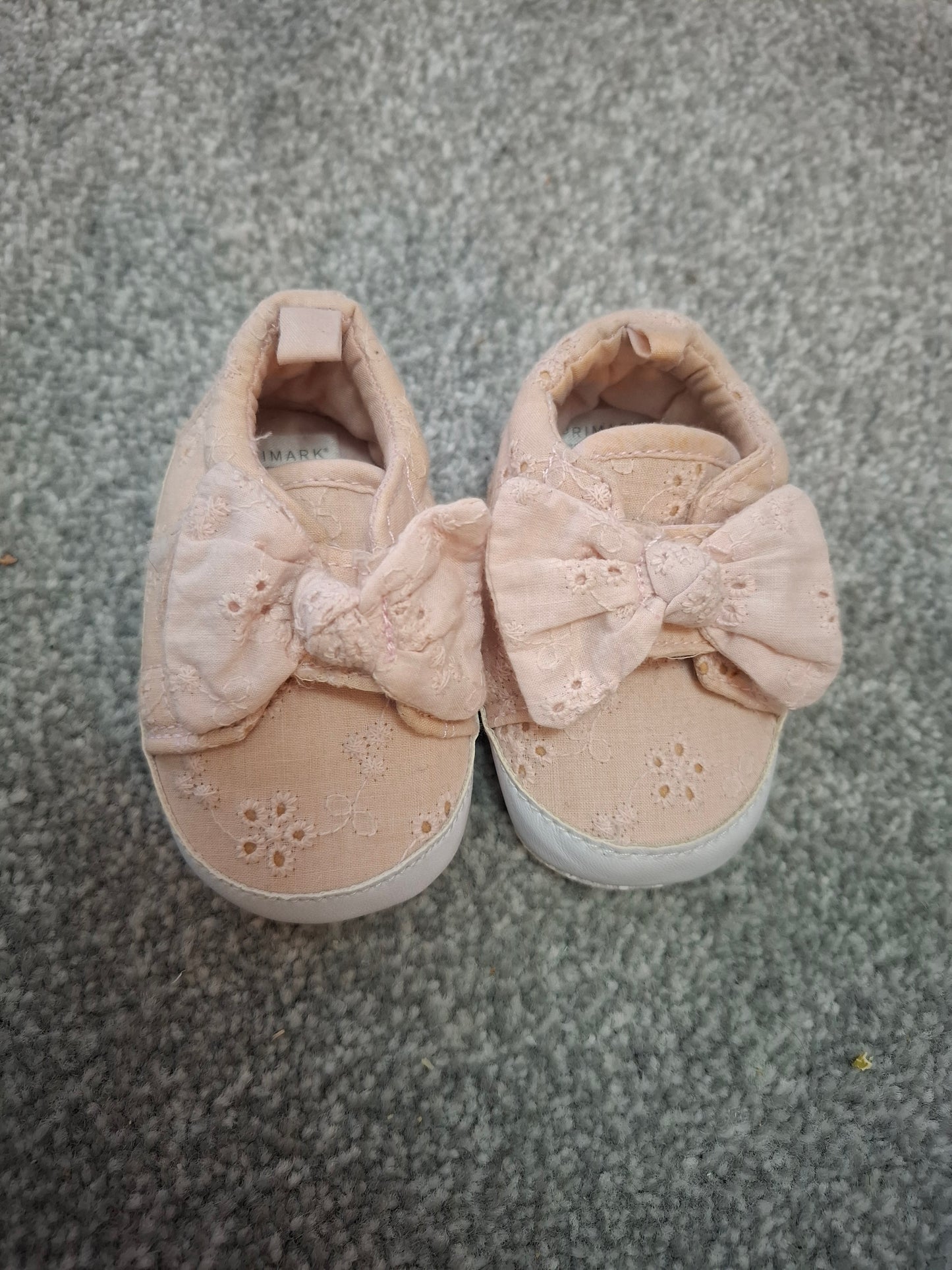 6-9m: Pretty Lace Look Canvas Shoes