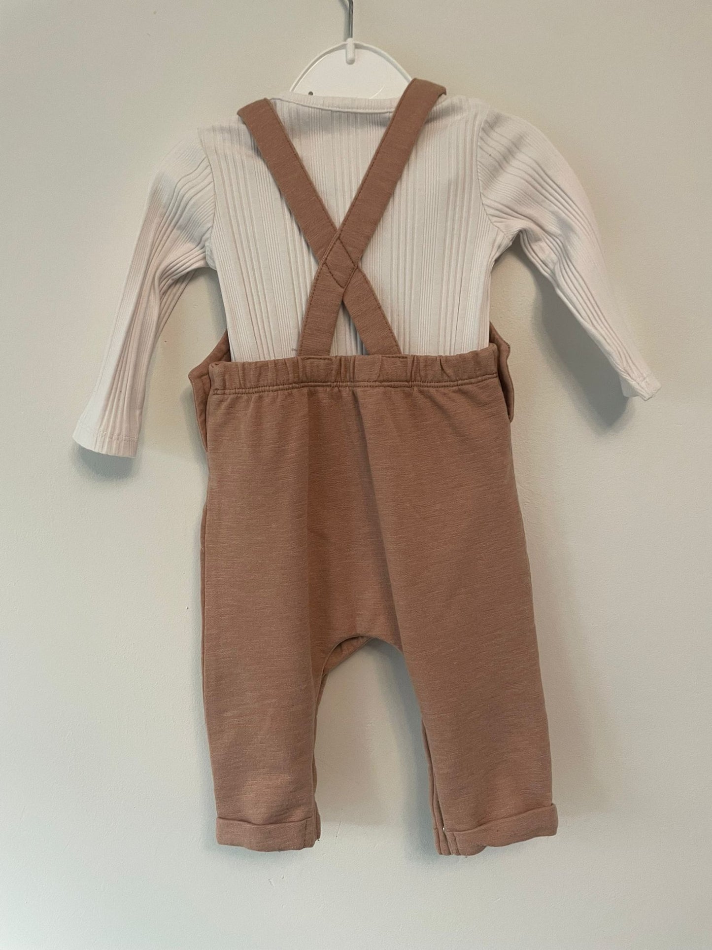 0-3m: Peter Rabbit Fabric Dungaree Set