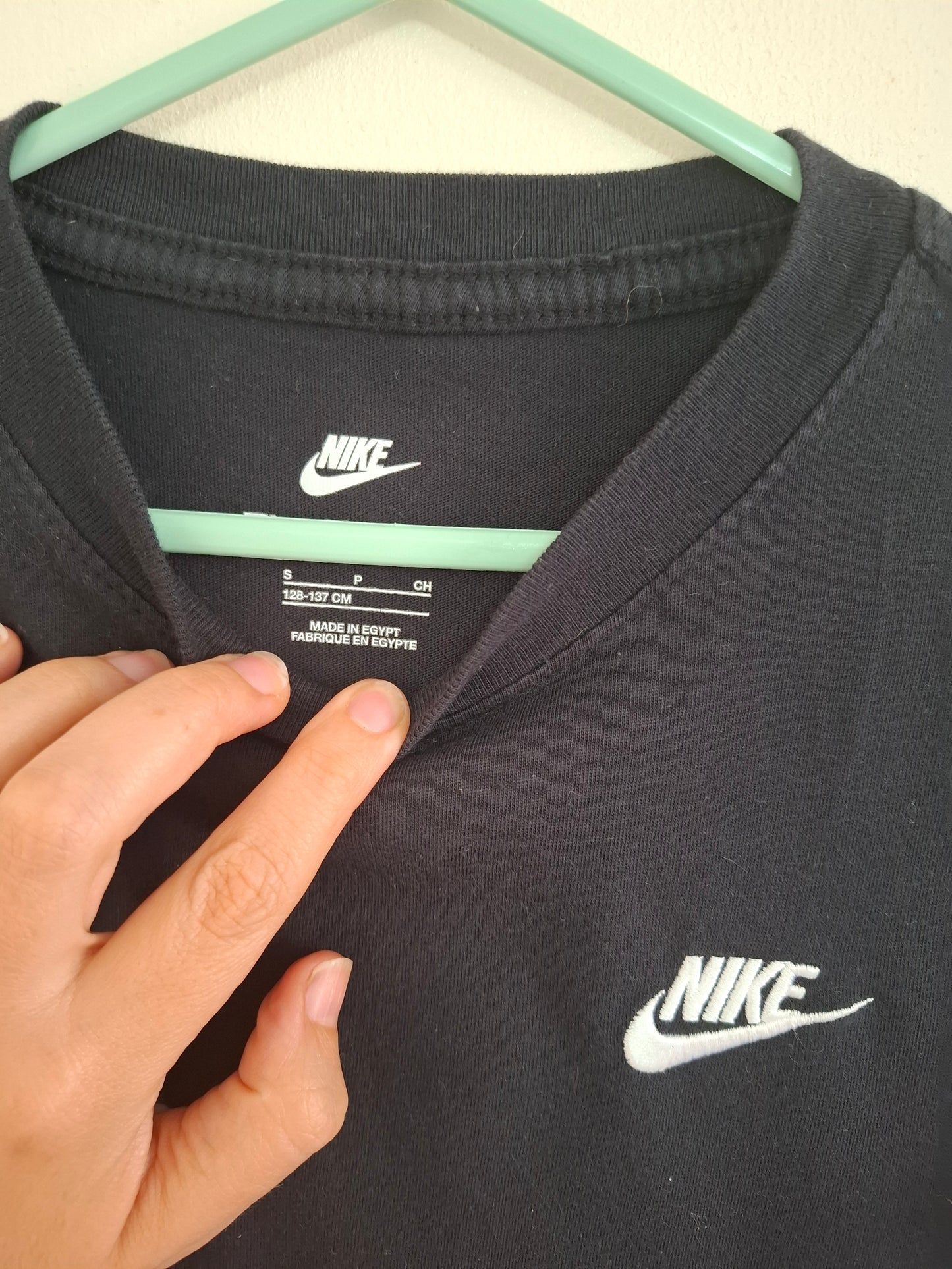 Small: Nike T-shirt (8-10y)