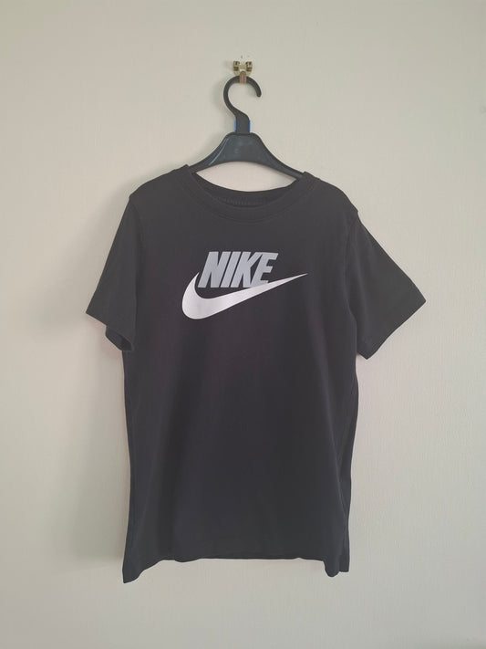 M: Nike T-shirt (10-11y)
