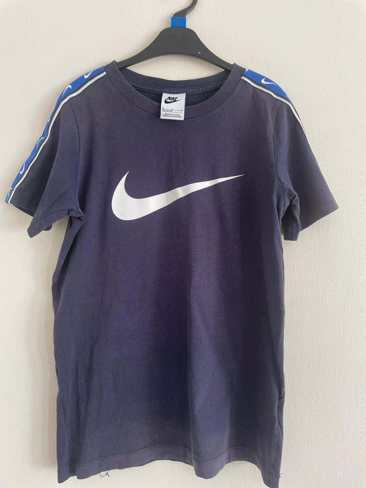 M: Nike Navy T-shirt (10-12y)
