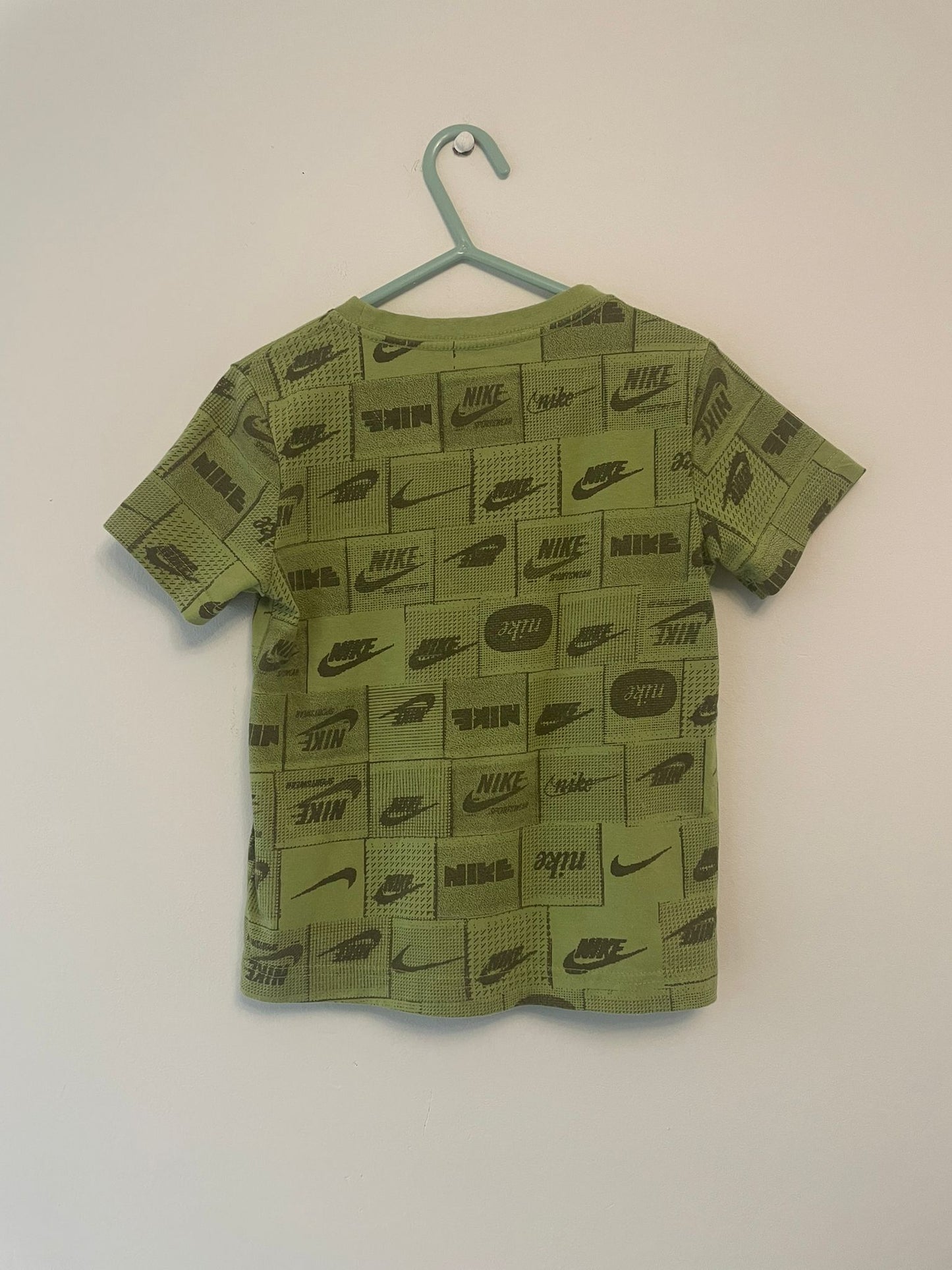 4-5y: Nike T-shirt