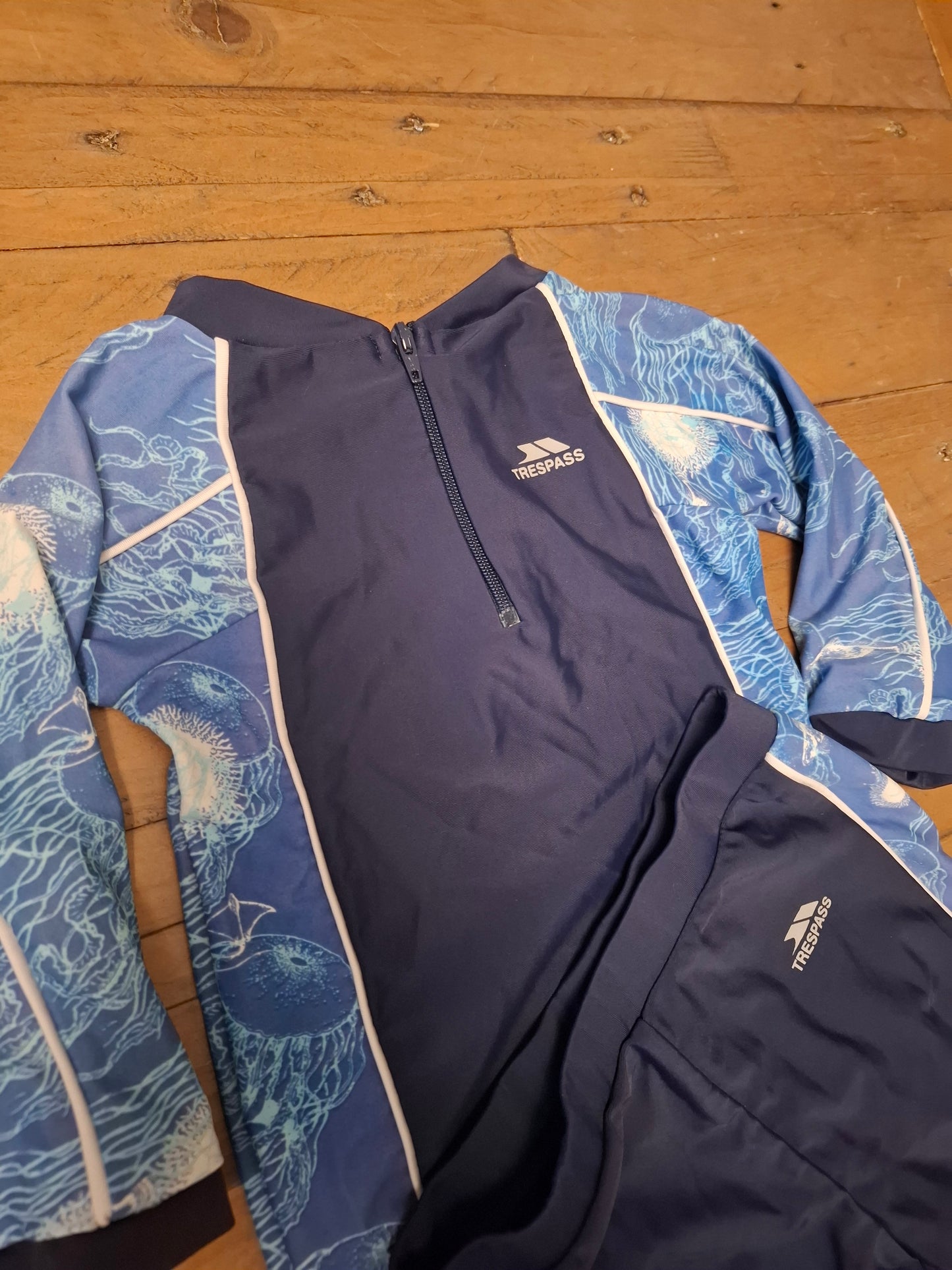 3-4y: Trespass 2 Piece Swim Set (full body)
