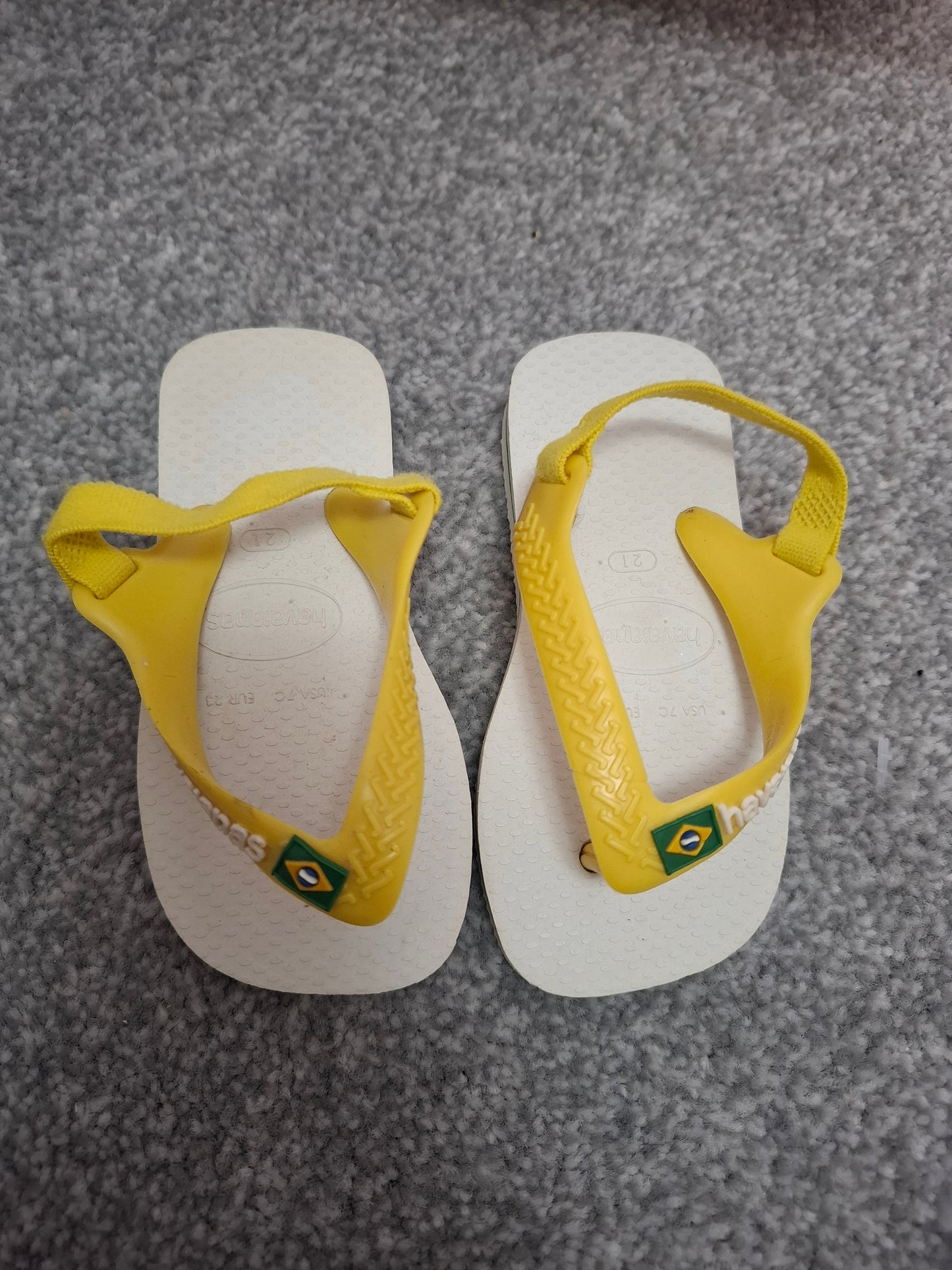 Size 6: Havaianas