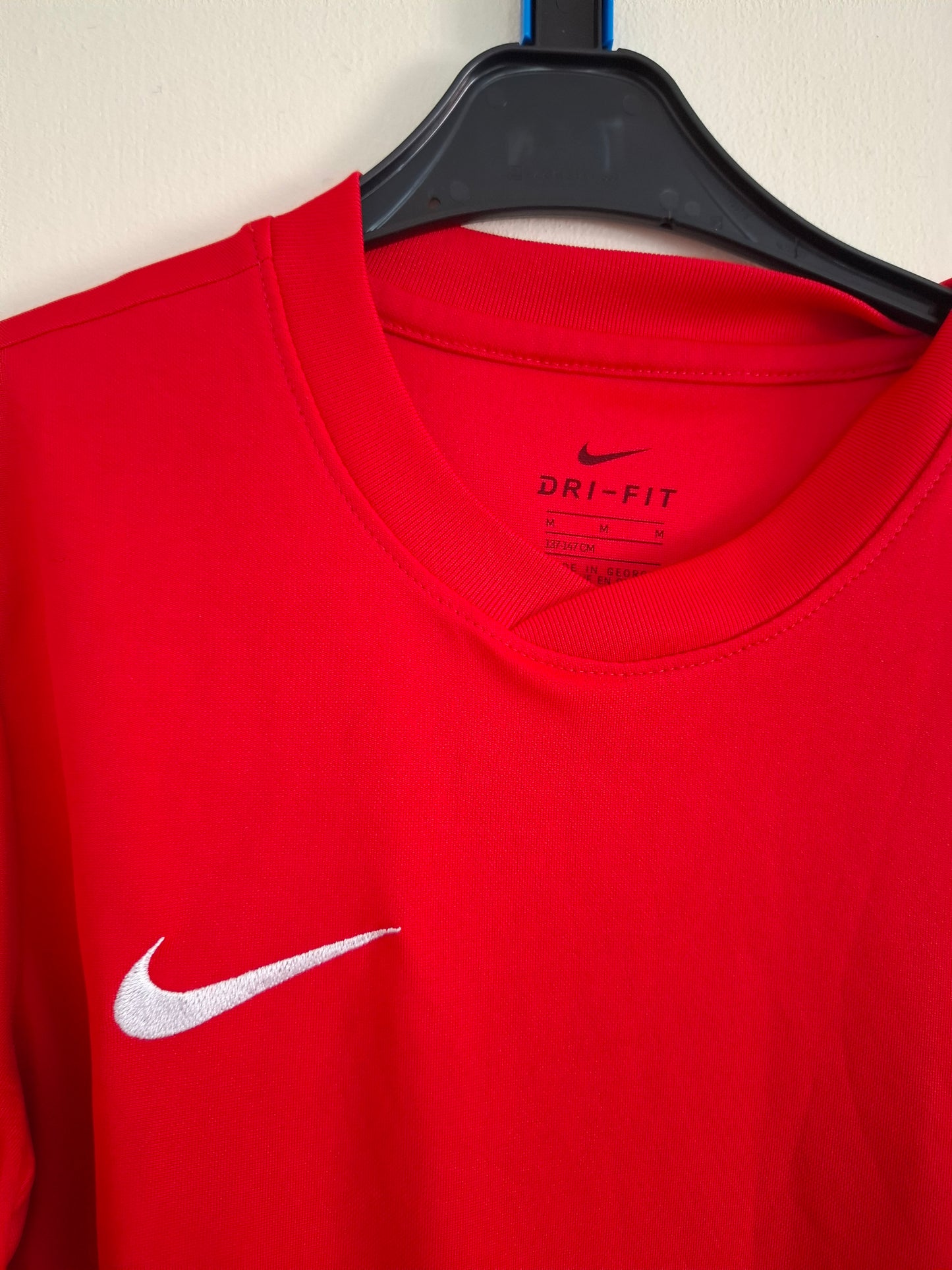 M: Nike Dri-fit Sports T-shirt (10-12y)