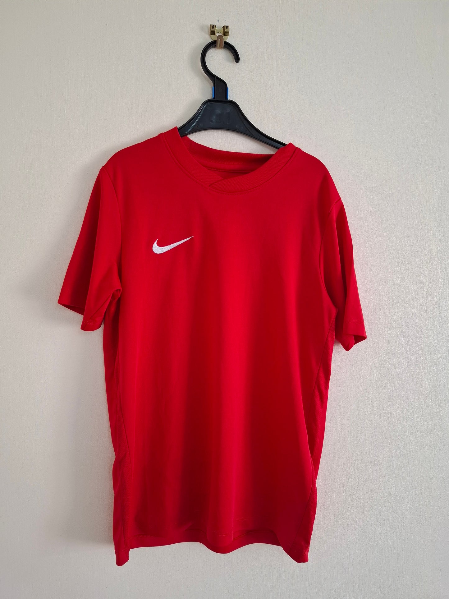 M: Nike Dri-fit Sports T-shirt (10-12y)
