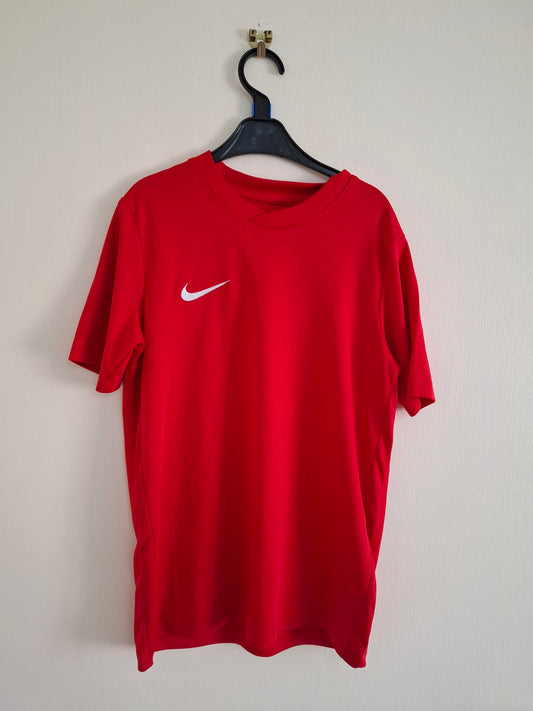 M: Nike Dri-fit Sports T-shirt (10-12y)