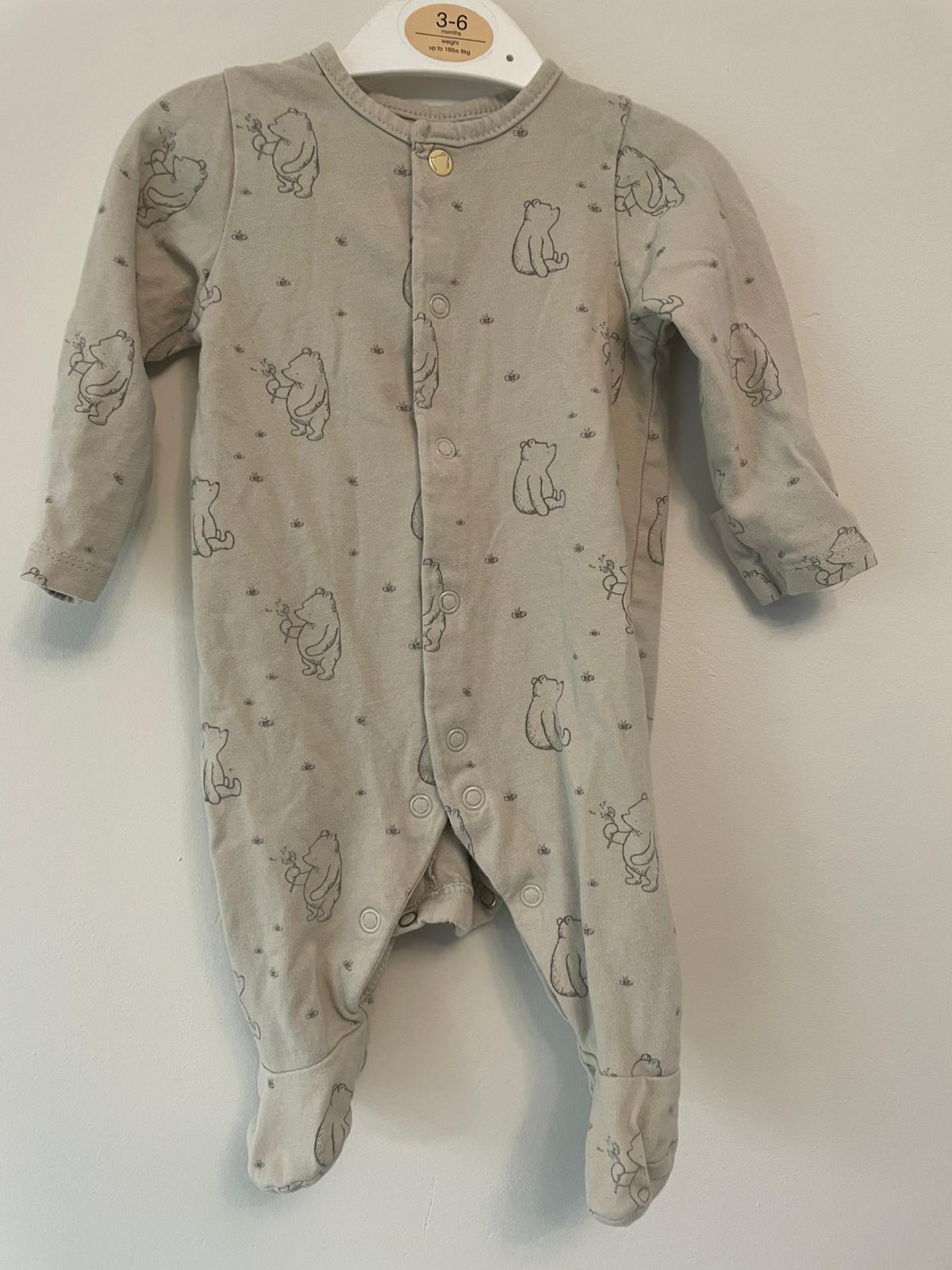 0-3m: Winnie the Pooh Sleepsuit