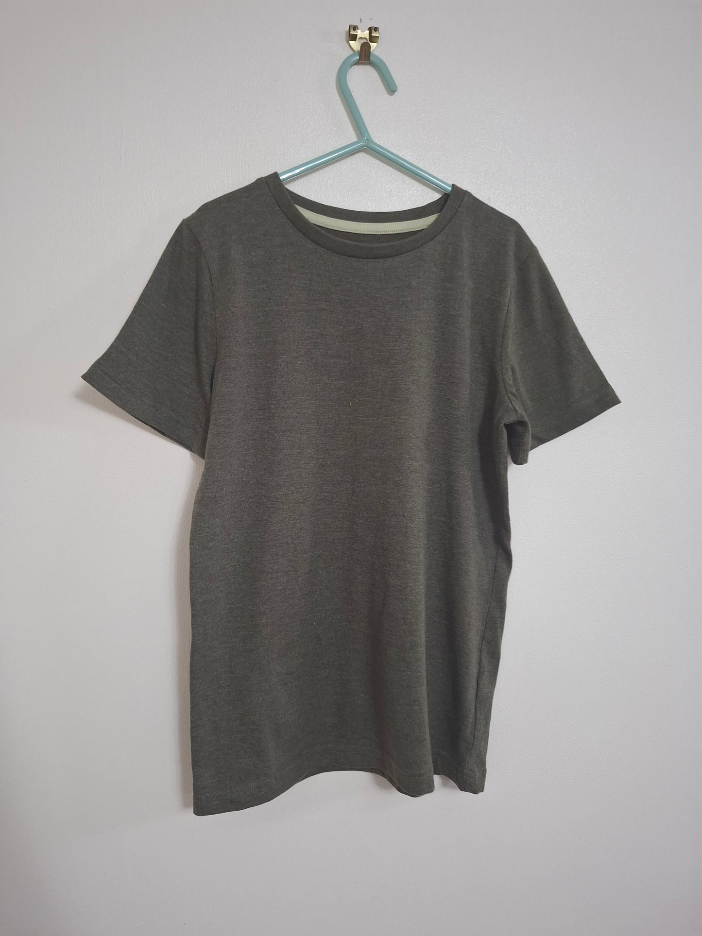 8y: Khaki T-shirt