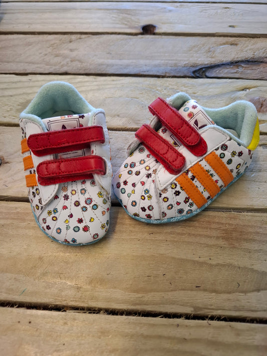 Size 2k: Adidas Fabric Trainers