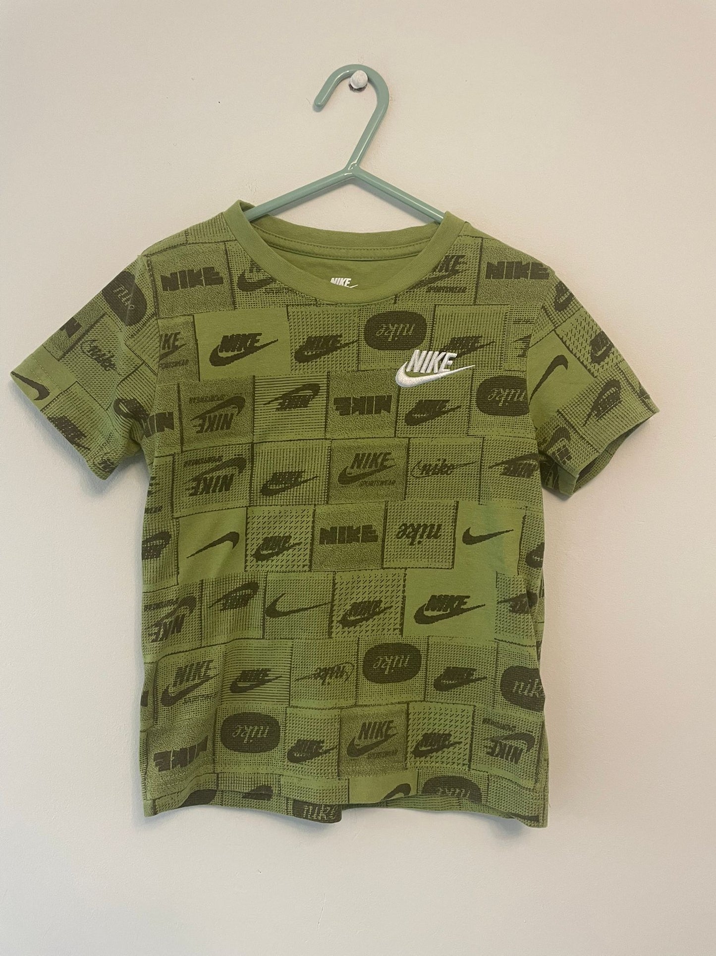 4-5y: Nike T-shirt