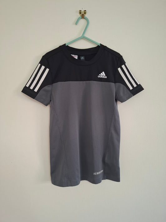 9-10y: Adidas Aeroready Tshirt