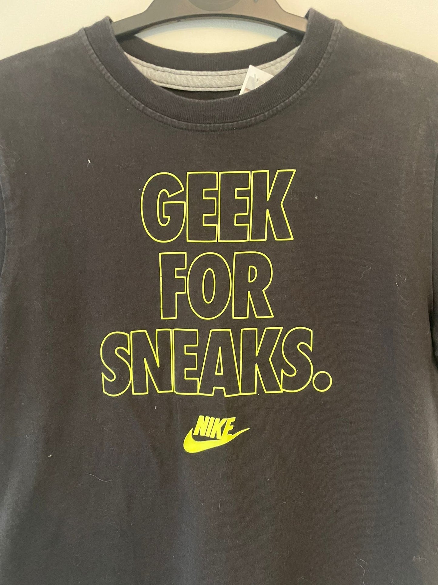 10-12y: Nike "Geek for Sneaks" T-shirt