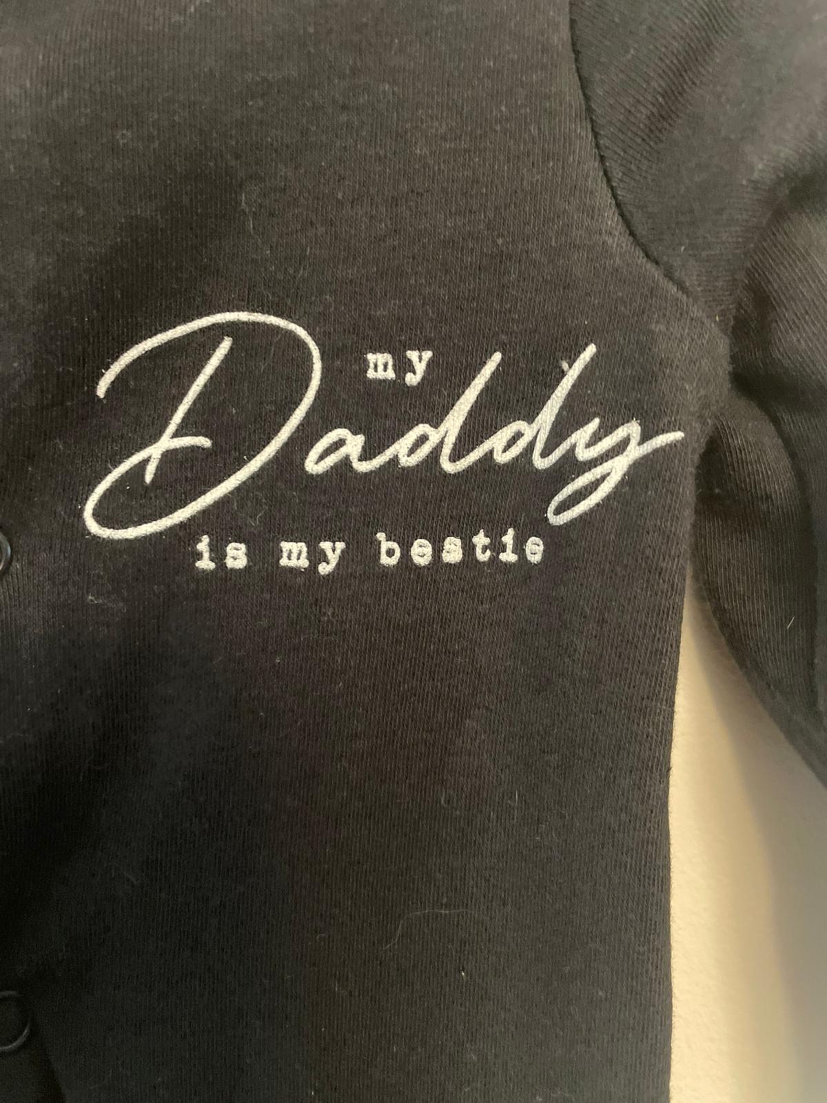 0-3m: "My Daddy is my Bestie" Sleepsuit